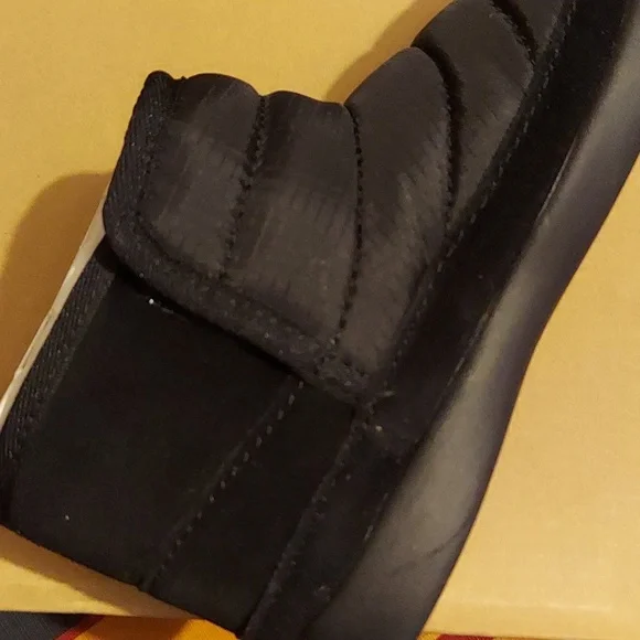 UGG | Zaylen Boots, Black, Size 10 - Picture 4 of 8